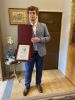 Dominik Adamczyk z nagrodą od Stowarzyszenia im. Oswalda Balzera "Primus inter pares"